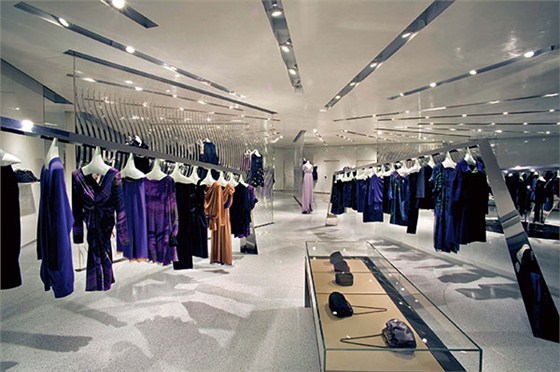 光影交錯的店鋪美服裝店