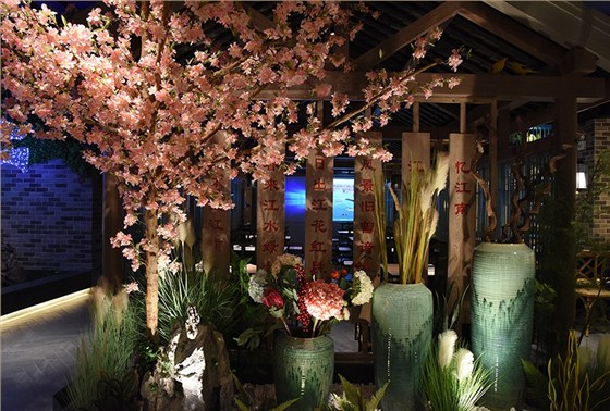 原生態(tài)風(fēng)格火鍋店裝修