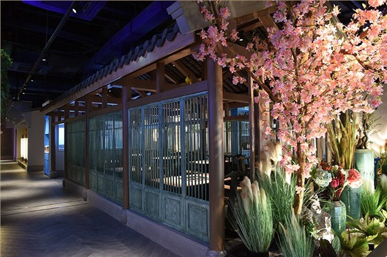 原生態(tài)風(fēng)格火鍋店裝修